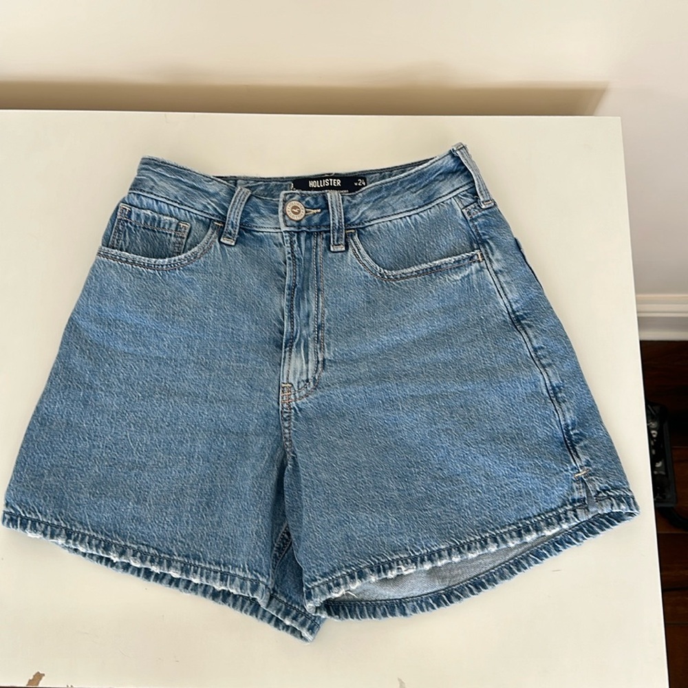 Hollister Ultra High Rise 90s Shorts Size 24 or 00